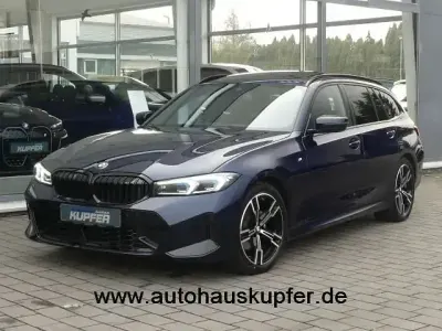 Gebraucht BMW 320 Performance 190 PS (139 kW) 2024 Blau Limousine