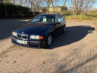 Gebraucht BMW 320 M Sport 150 PS (110 kW) 1991 Blau Limousine
