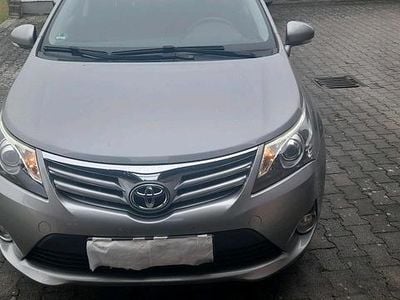 Silber Gebraucht 2014 Toyota Avensis Kombi | 8.950 € (Fairer Preis)