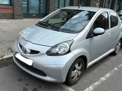 Gebraucht Toyota Aygo 68 PS (50 kW) 2007 Silber Kleinwagen