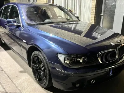 Gebraucht BMW 750L 367 PS (269 kW) 2006 Blau Limousine