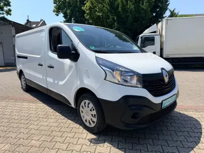 Gebraucht Renault Trafic Komfort 120 PS (88 kW) 2017 Weiß Van / Kleinbus