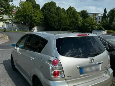 Gebraucht Toyota Corolla Verso 137 PS (100 kW) 2009 Silber Van / Kleinbus
