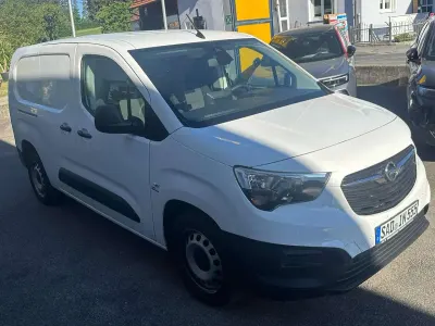 Gebraucht Opel Combo Selection 102 PS (75 kW) 2020 Jade weiss/arktis weiss Van / Kleinbus