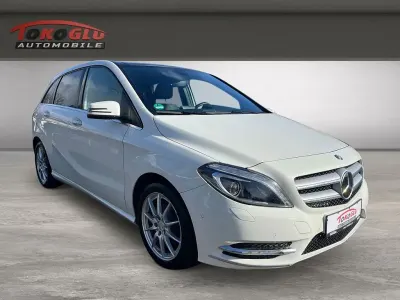 Używany Mercedes B180 Sport 122 KM (89 kW) 2014 Biały Minivan