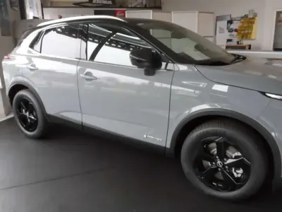 Gebraucht Nissan Qashqai Black Edition 190 PS (139 kW) 2023 Ceramic grey p/black m SUV