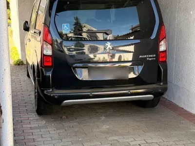 Gebraucht Peugeot Partner Tepee Active 114 PS (83 kW) 2014 Schwarz Van / Kleinbus