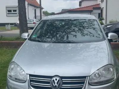 Używany VW Jetta 122 KM (89 kW) 2009 Szary Sedan/Limuzyna