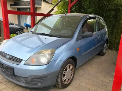 Usata Ford Fiesta 60 CV (44 kW) 2005 Blu Utilitaria