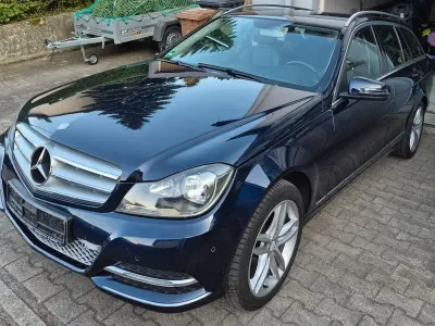 Gebraucht Mercedes C200 136 PS (100 kW) 2013 Blau Limousine