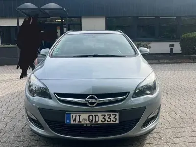 Gebraucht Opel Astra 140 PS (102 kW) 2012 Silber Kombi