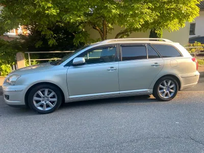 Gebraucht Toyota Avensis T2 147 PS (108 kW) 2007 Silber Kombi