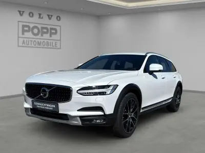 Używany Volvo V90 CC Pro 190 KM (139 kW) 2020 Biały Kombi