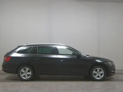 Gebraucht Skoda Superb Ambition 150 PS (110 kW) 2023 Schwarz Kombi