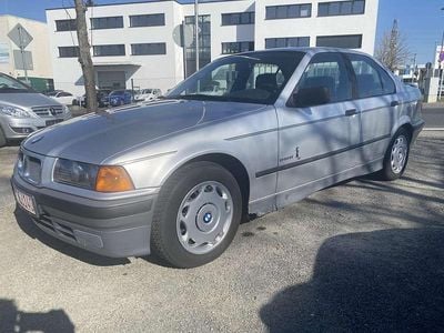 Gebraucht BMW 318 113 PS (83 kW) 1993 Silber Limousine