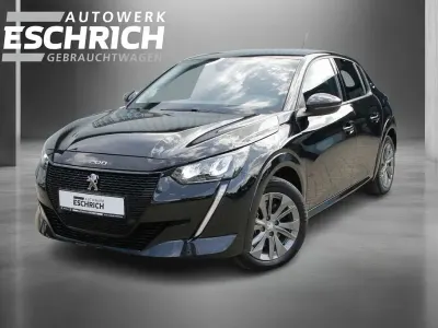 Gebraucht Peugeot e-208 Allure 100 kW (136 PS) 2022 Schwarz Kleinwagen