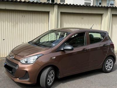 Gebraucht Hyundai i10 Pure 67 PS (49 kW) 2018 Braun Kleinwagen