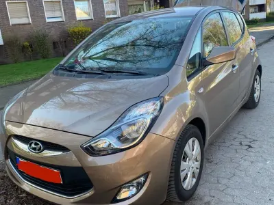 Gebraucht Hyundai ix20 125 PS (91 kW) 2015 Braun Kleinwagen