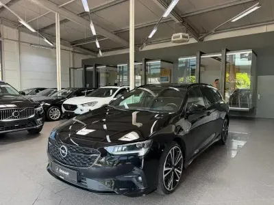 Gebraucht Opel Insignia Ultimate 174 PS (127 kW) 2023 Diamant schwarz/karbon schwarz (metallic) Kombi