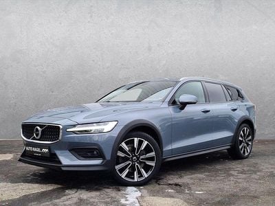 Grau Gebraucht 2022 Volvo V60 CC Kombi | 33.790 € (Fairer Preis)