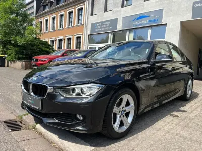 Gebraucht BMW 318 Sport Line 143 PS (105 kW) 2014 Schwarz Limousine