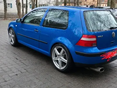 Gebraucht VW Golf VIII 75 PS (55 kW) 2026 Blau Kleinwagen