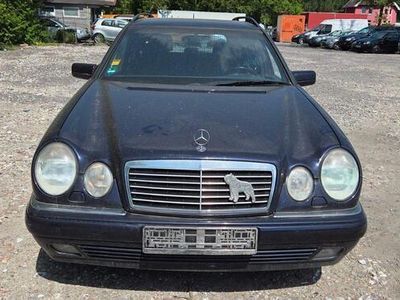 Mercedes E320