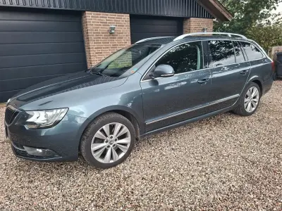 Gebraucht Skoda Superb Elegance 160 PS (117 kW) 2014 Grau Kombi