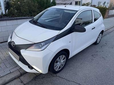 Gebraucht Toyota Aygo X-play 69 PS (50 kW) 2017 Weiß Kleinwagen