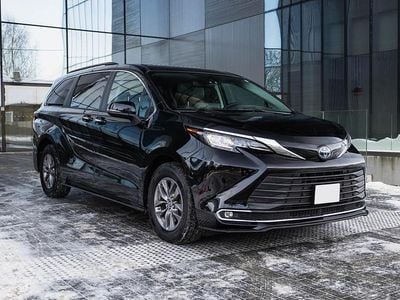 Schwarz Gebraucht 2022 Toyota Sienna XLE Van / Kleinbus | 42.000 €
