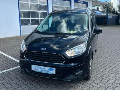 Gebraucht Ford Tourneo Courier Titanium 101 PS (74 kW) 2016 Iridiumschwarz metallic Van / Kleinbus