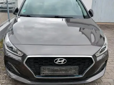 Gebraucht Hyundai i30 Trend 99 PS (72 kW) 2018 Grau Kombi
