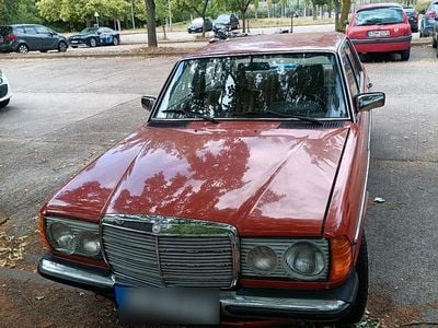 Brugt Mercedes 300 88 HK (64 kW) 1981 Rød Sedan