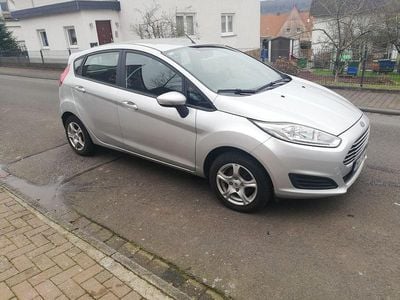 Silber Gebraucht 2015 Ford Fiesta Trend Limousine | 4.500 € (Fairer Preis)