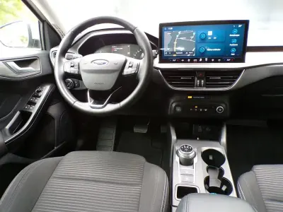 Gebraucht Ford Focus Titanium 120 PS (88 kW) 2022 Silber Limousine