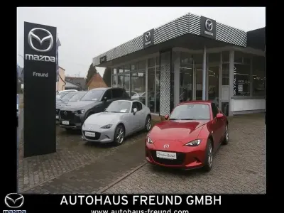 Usata Mazda MX5 Exclusive-Line 132 CV (97 kW) 2025 Rosso Cabrio