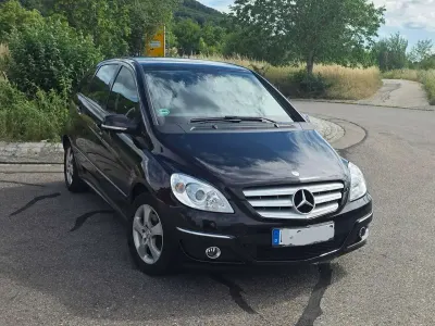 Gebraucht Mercedes B200 136 PS (100 kW) 2009 Schwarz Van / Kleinbus