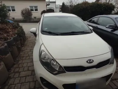 Gebraucht Kia Rio FIFA World Cup Edition 85 PS (62 kW) 2014 Weiß Kleinwagen