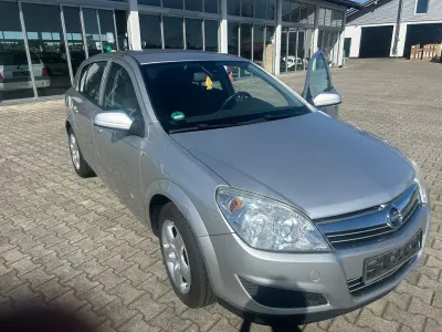 Gebraucht Opel Astra Edition 116 PS (85 kW) 2008 Silber Limousine
