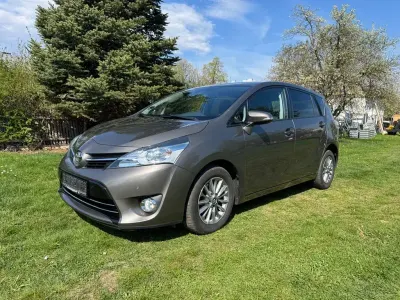 Gebraucht Toyota Verso 147 PS (108 kW) 2016 Beige Van / Kleinbus