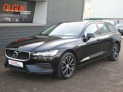 Gebraucht Volvo V60 Momentum 163 PS (119 kW) 2021 Schwarz Kombi