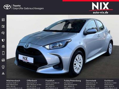 Gebraucht Toyota Yaris Hybrid Basis 116 PS (85 kW) 2023 Shimmering silver metallic Limousine