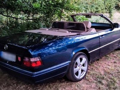 Gebraucht Mercedes E220 150 PS (110 kW) 1996 Blau Cabrio