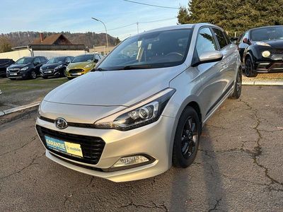 Silber Gebraucht 2017 Hyundai i20 Kleinwagen | 5.900 € (Fairer Preis)