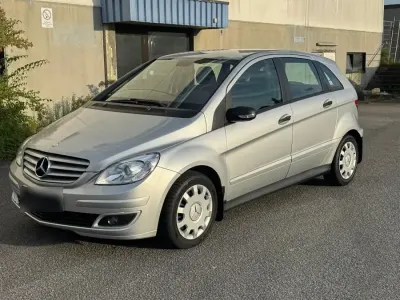 Gebraucht Mercedes B180 109 PS (80 kW) 2005 Silber Van / Kleinbus