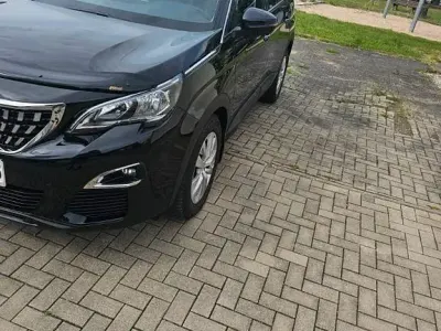 Gebraucht Peugeot 5008 131 PS (96 kW) 2021 Schwarz SUV