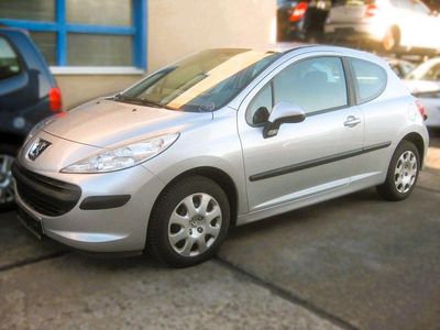 Silber Gebraucht 2007 Peugeot 207 Tendance Limousine | 3.899 € (Etwas zu teuer)