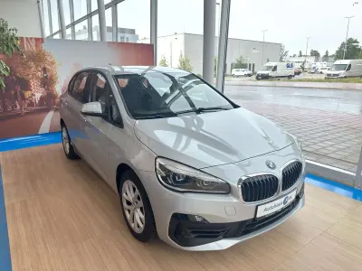 Gebraucht BMW 225 Advantage 125 PS (91 kW) 2020 Silber Van / Kleinbus