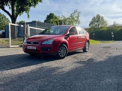 Gebraucht Ford Focus Ghia 101 PS (74 kW) 2004 Rot Limousine