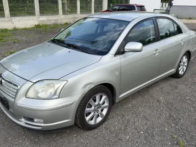 Gebraucht Toyota Avensis 129 PS (94 kW) 2003 Gold Kleinwagen
